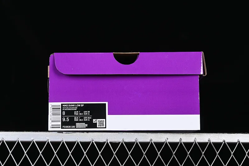 All categories Nk SB Dunk Series Nk SB Dunk Low low-top sneakers Cost-effective version Tightbooth x Nk SB Dunk joint model Reverse Panda SB low-top casual sports skateboard shoes FD2629-100